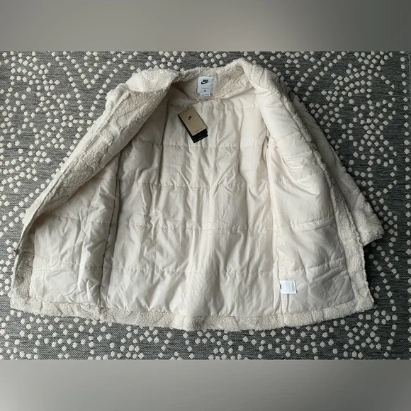 Nike Therma Fit Sherpa Jacket Coat Women’s SMALL NEW Parka Christmas Holiday - Picture 3 of 12